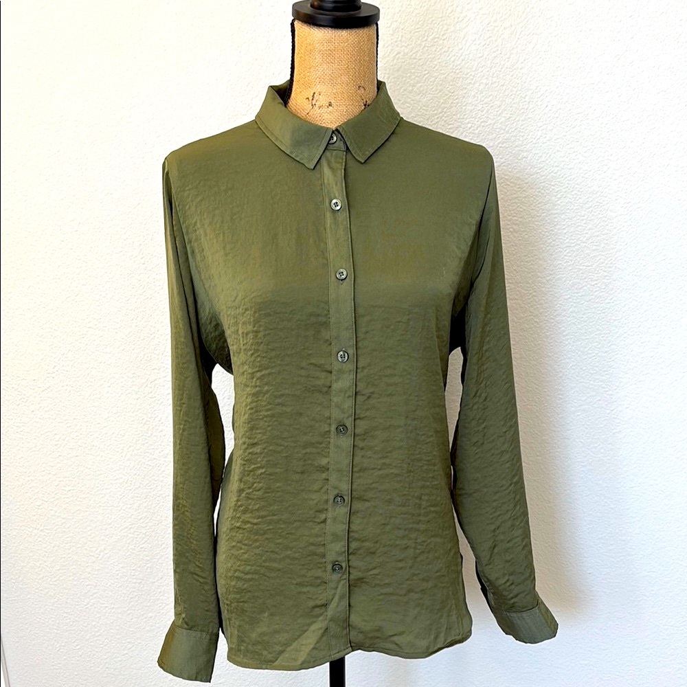 EUC Olive Green Women's Button-Up Shirt
